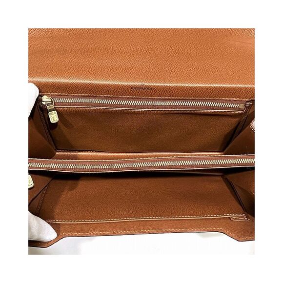 Pre Loved Louis Vuitton  Lockme II Monogram Canvas Handbag - Picture 6 of 8